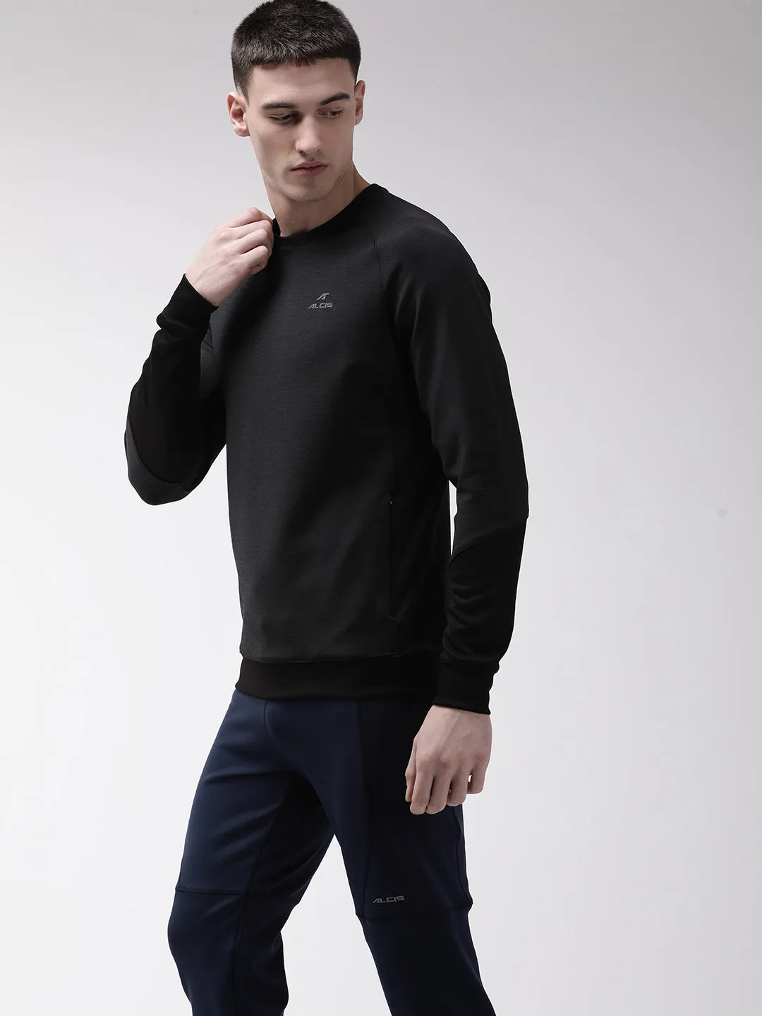 Alcis Men Black Solid Training Sweatshirt