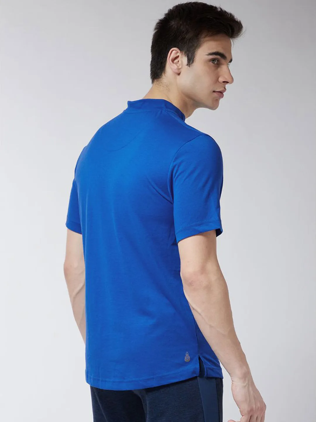 Alcis Men Blue Solid Mandarin Collar Yoga T-shirt