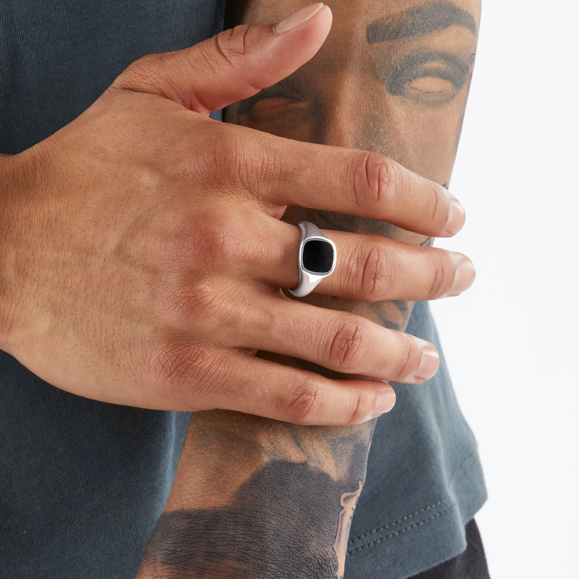 GENTS STERLING SILVER REBEL ONYX SQUARE SIGNET RING